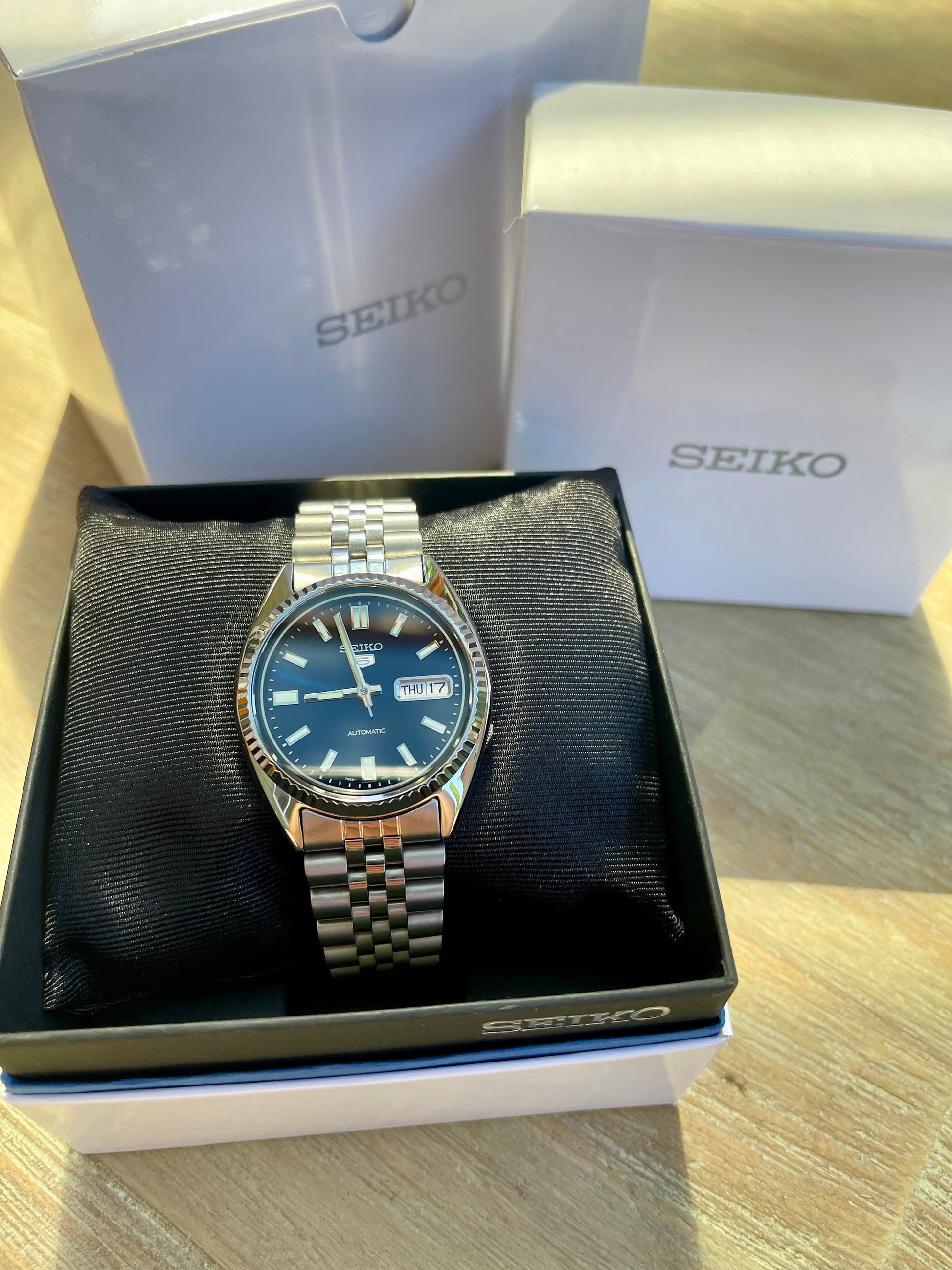 The "SNXSJUST"  Genuine Seiko SNXS Modified (Blue Dial) Datejust Homage w/ Sapphire Crystal, Fluted Bezel and Jublee style bracelet
