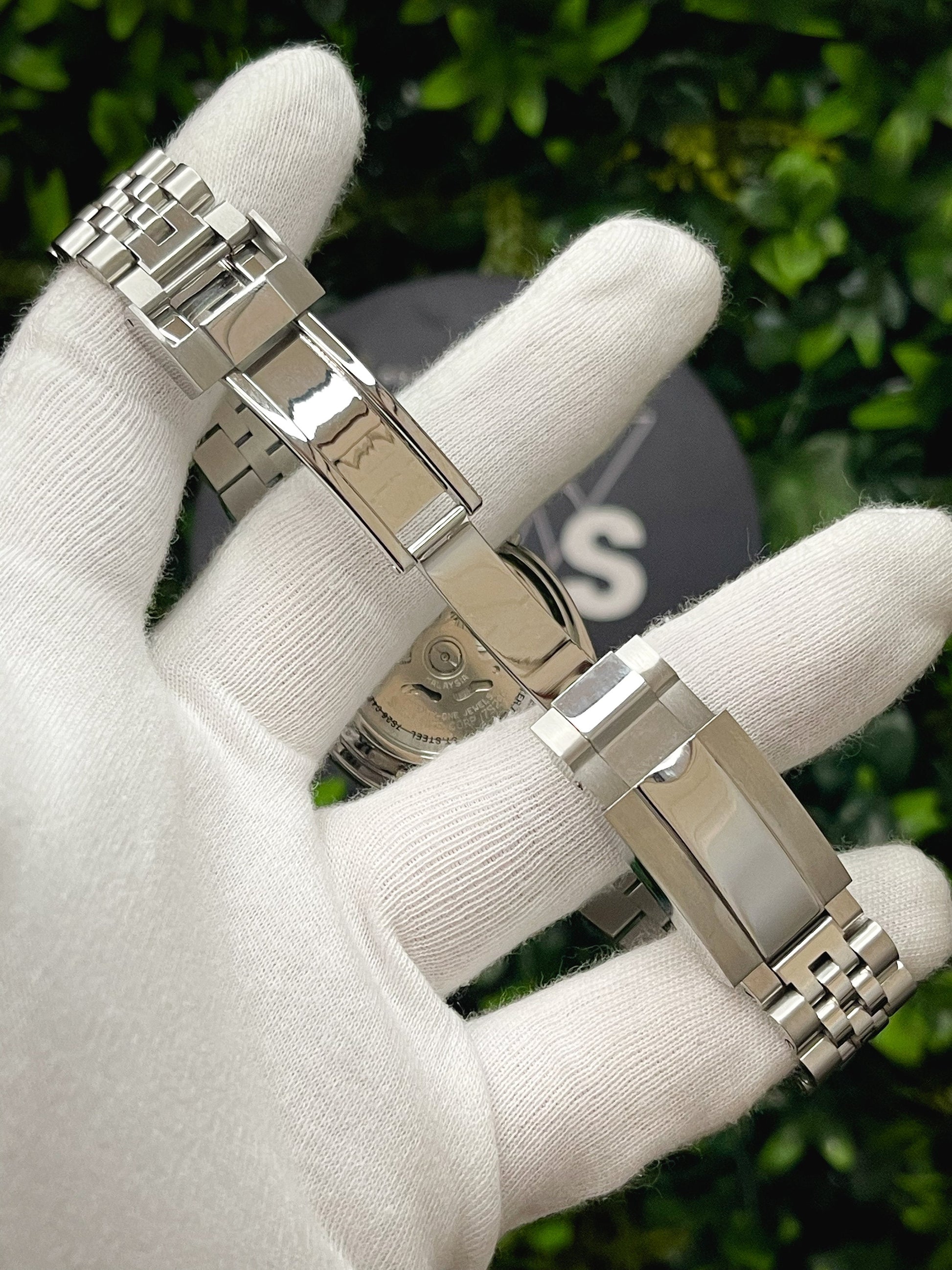 The "SNXSJUST"  Genuine Seiko SNXS Modified (Blue Dial) Datejust Homage w/ Sapphire Crystal, Fluted Bezel and Jublee style bracelet