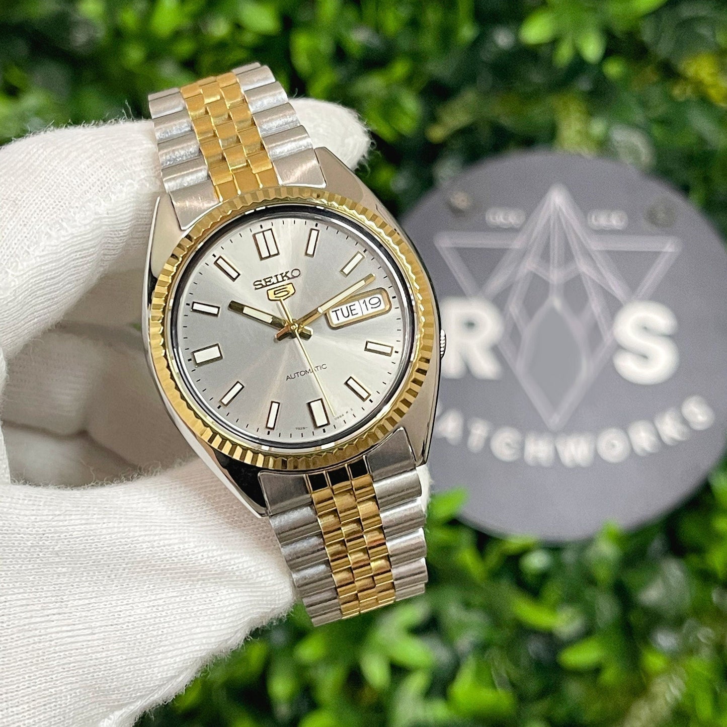 The "SNXS-Just" Genuine Seiko SNXS Mod (Light Grey Dial) - 2Tone DJ Homage w/ Sapphire Crystal, Fluted bezel & Jublee Style Bracelet